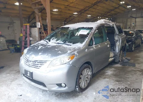 2015 Toyota Sienna Xle 7 Passenger z USA, uszkodzony, nr VIN 5TDDK3DC1FS119408